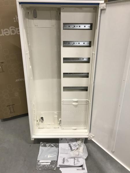 Hager Verteilerschrank mit 1x Verteilerfeld ZU37VT5APZ2 mit APZ, ZB32S